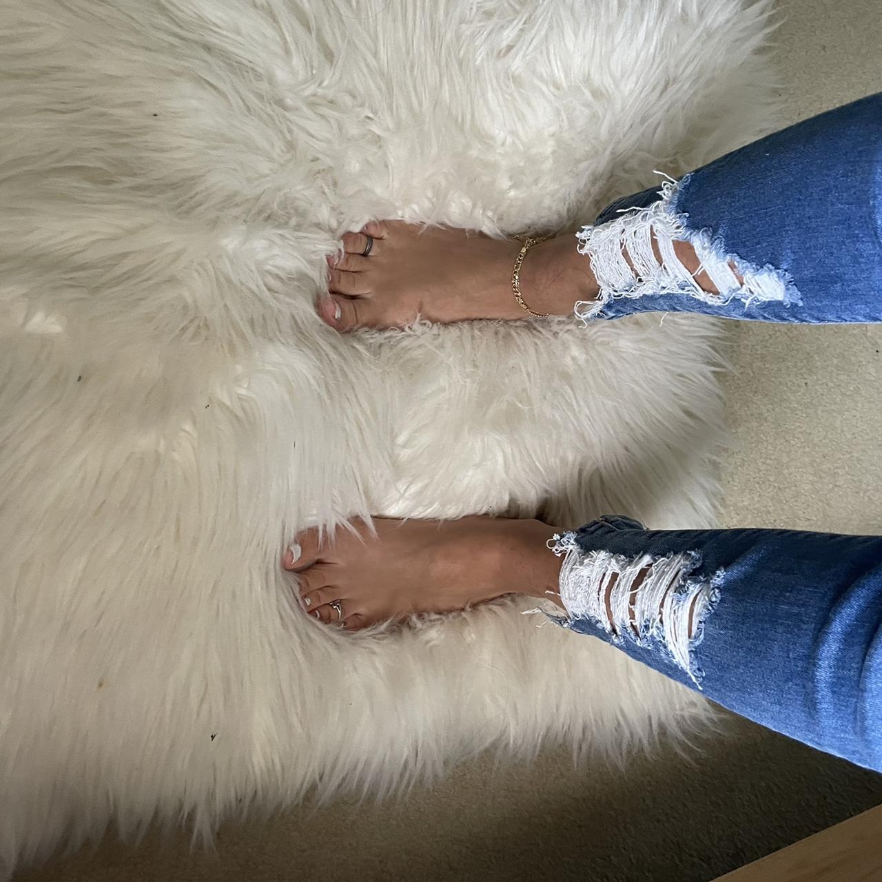 American Eagle jegging crop ripped jeans Size 0... Depop