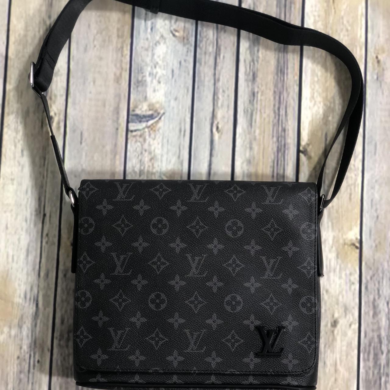 Louis Vuitton DISTRICT PM Messenger Bag worn once. - Depop