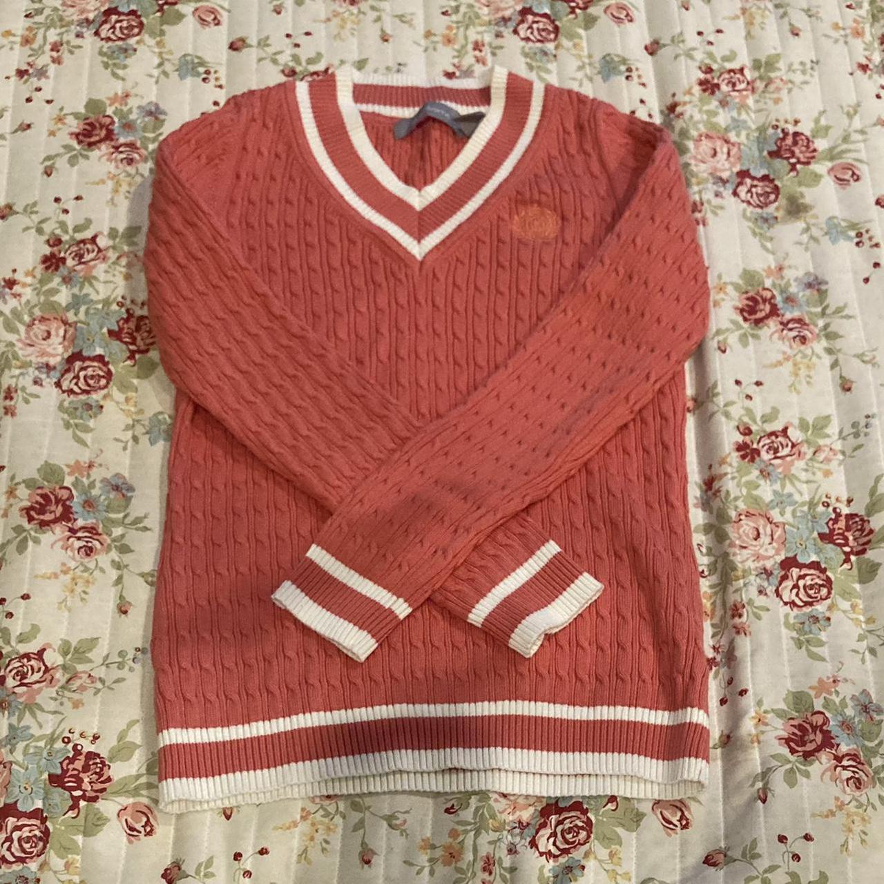 Salmon colored preppy Vneck knit pullover sweater!... Depop