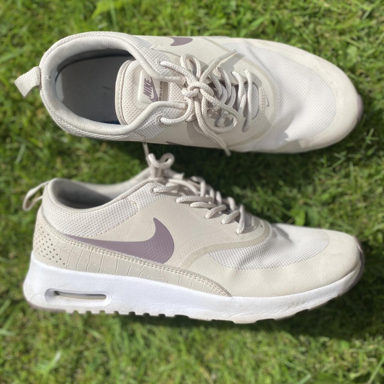 Nike thea 2024 trainers beige