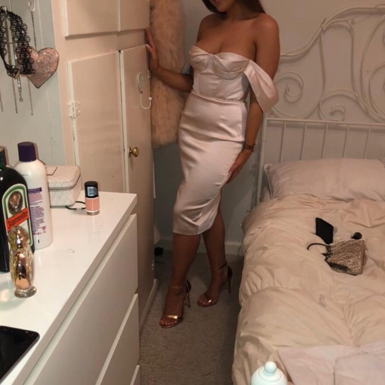 Absolutely gorgeous stunning classy sexy and chic - Depop