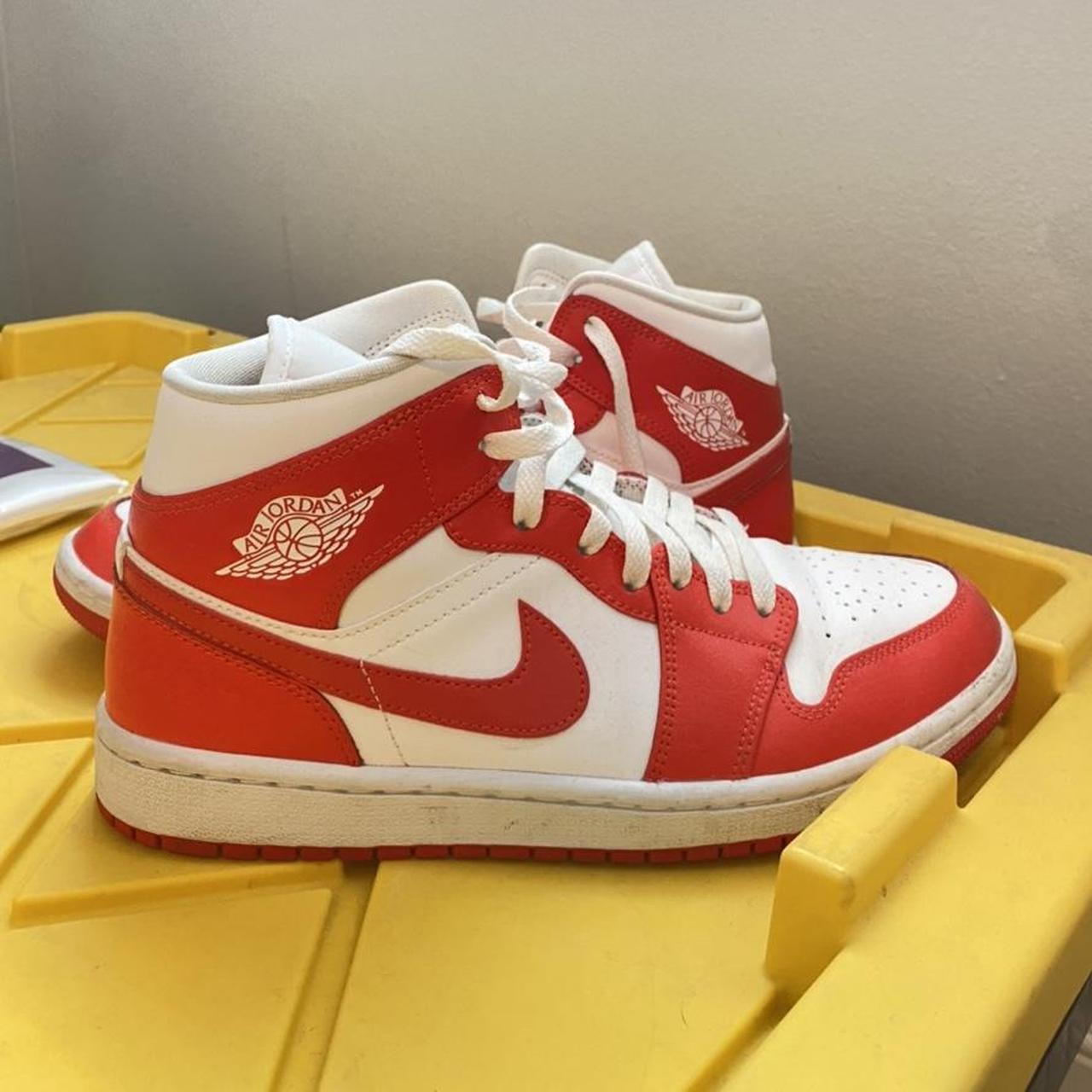 womens jordan 1 mid red