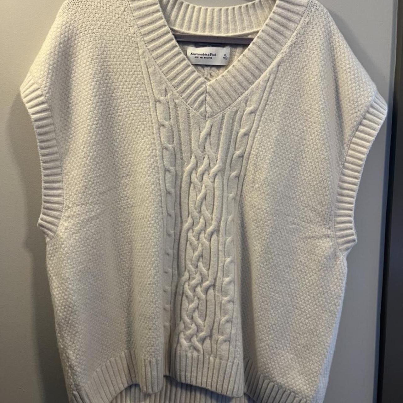 Abercrombie & Fitch men’s sweater vest (size XL).... Depop