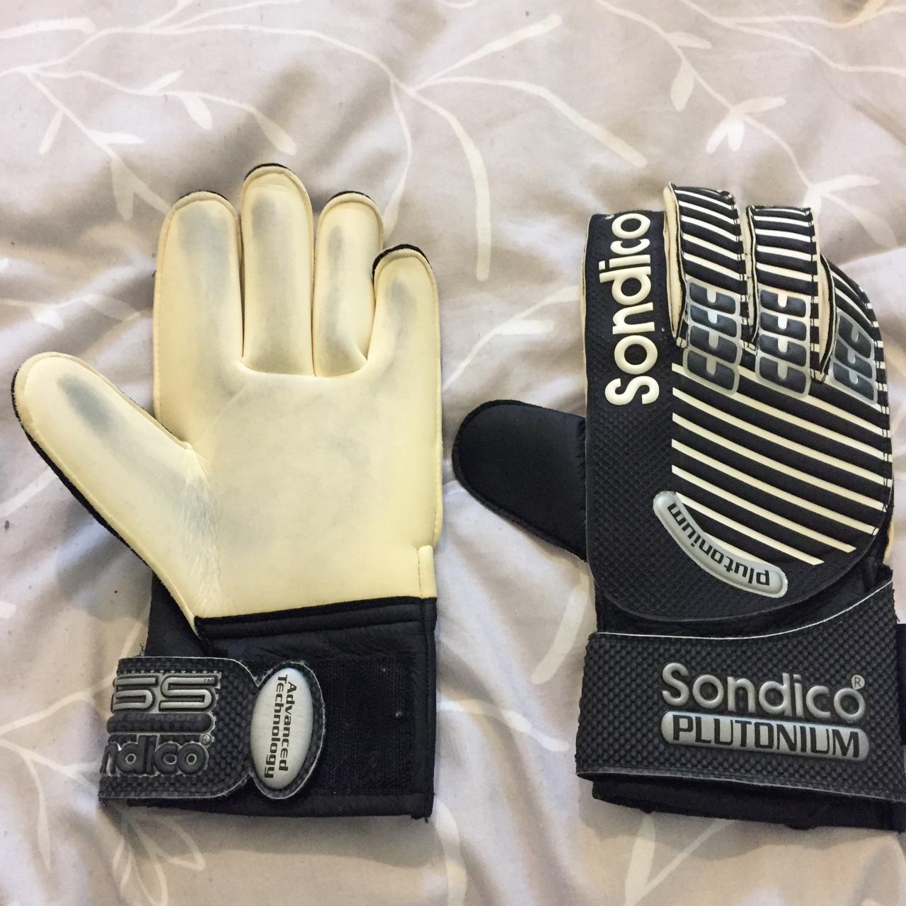 Sondico best sale gk gloves