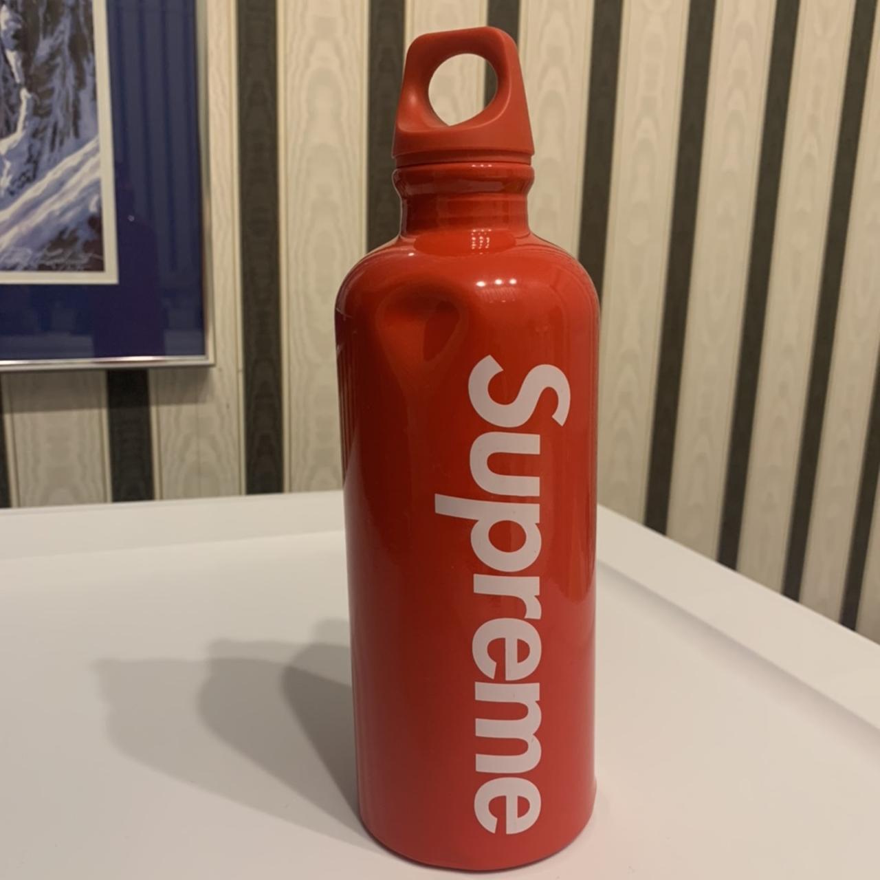 Supreme SIGG Traveller 0.6L Water Bottle 18SS red