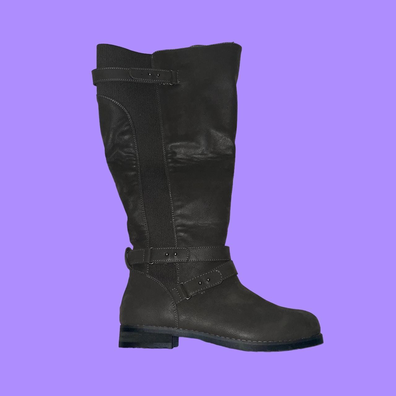 •Brand new gray knee boots from Torrid,