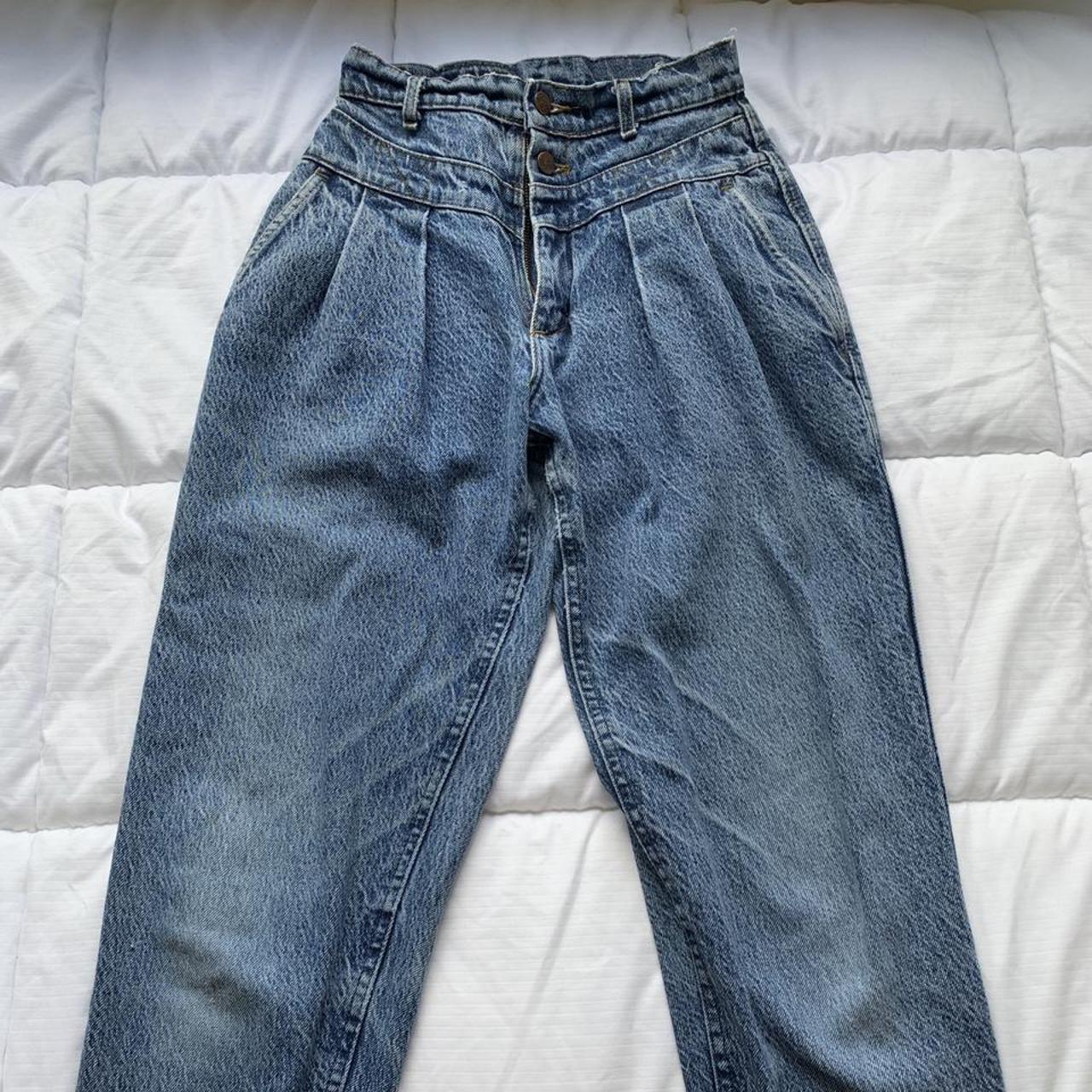 VINTAGE LEE JEANS! i thrifted these about a year ago... - Depop