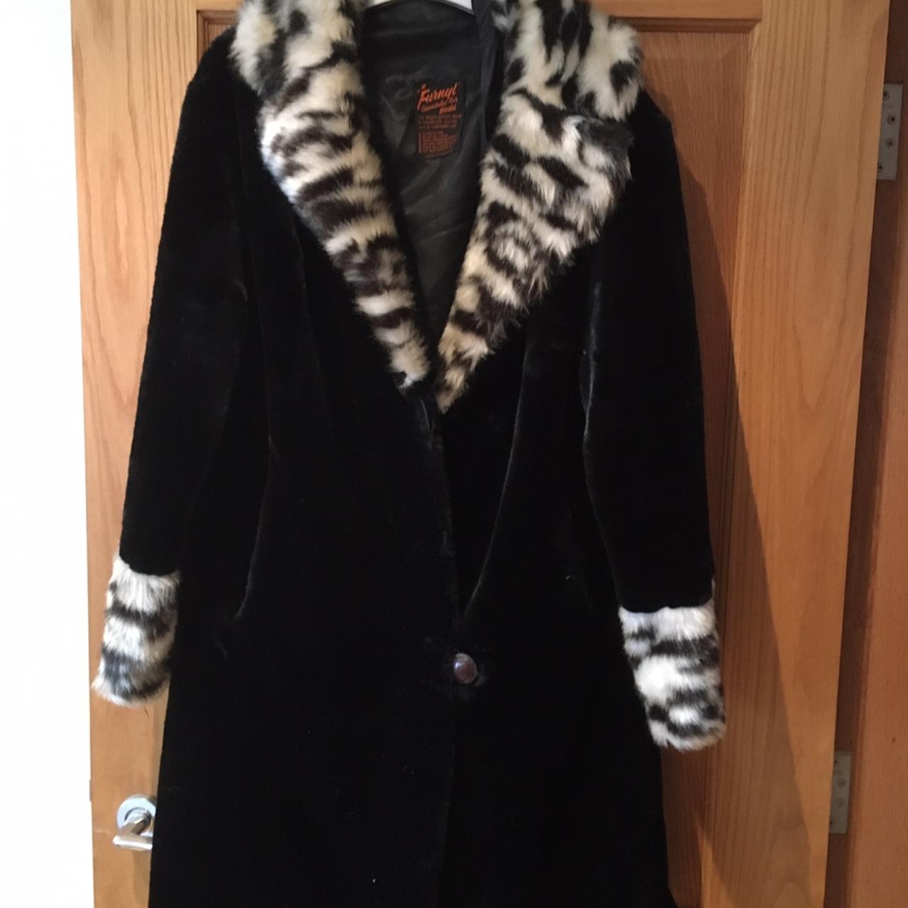 Fur coat needs dry cleaned but in great condition.... Depop