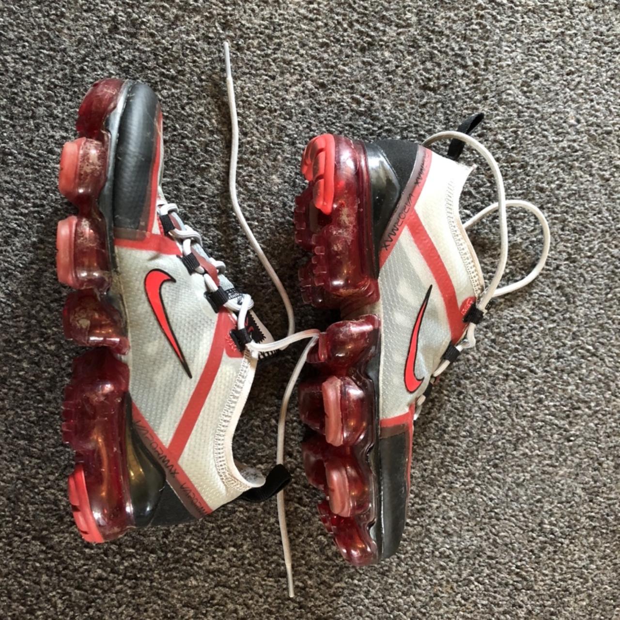 red vapormax trainers