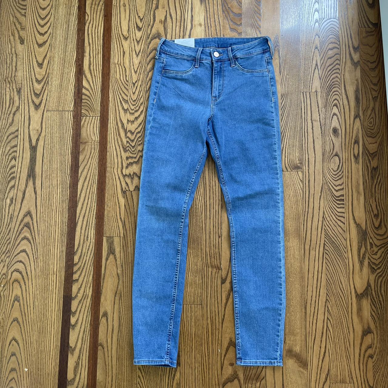 H&M medium wash skinny jeans NWT. Size 27 runs a... Depop
