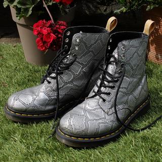 Silver Snake print Vegan Dr. Martens UK size 5. Depop