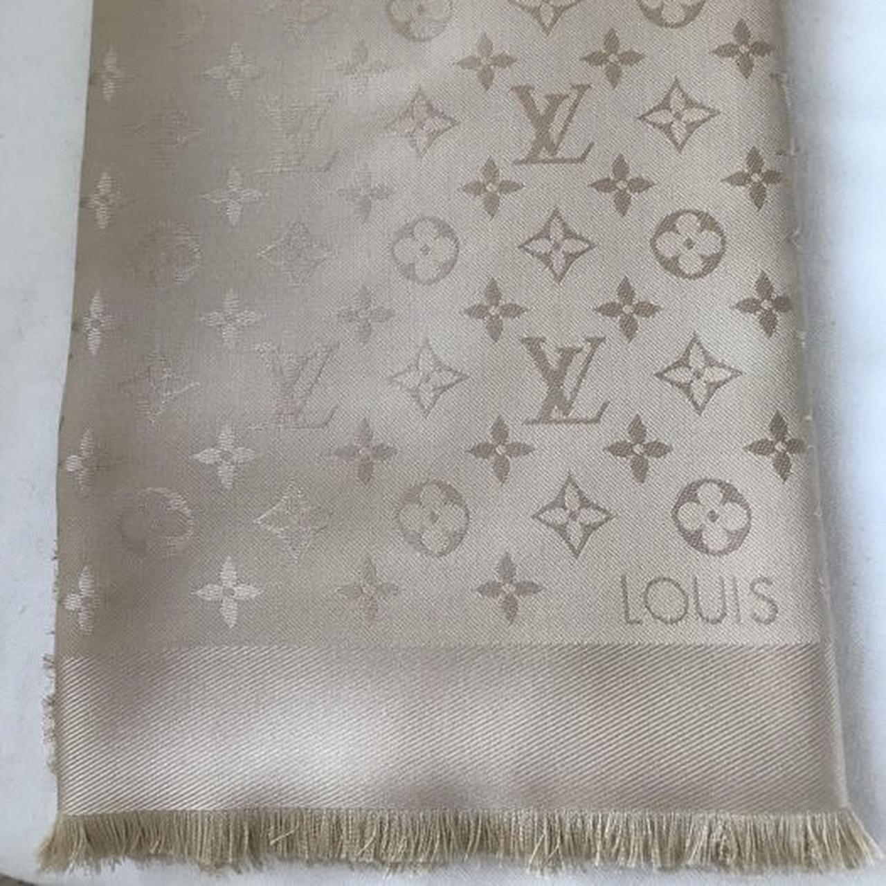 Stola scialle monogram shine Louis Vuitton colore... - Depop