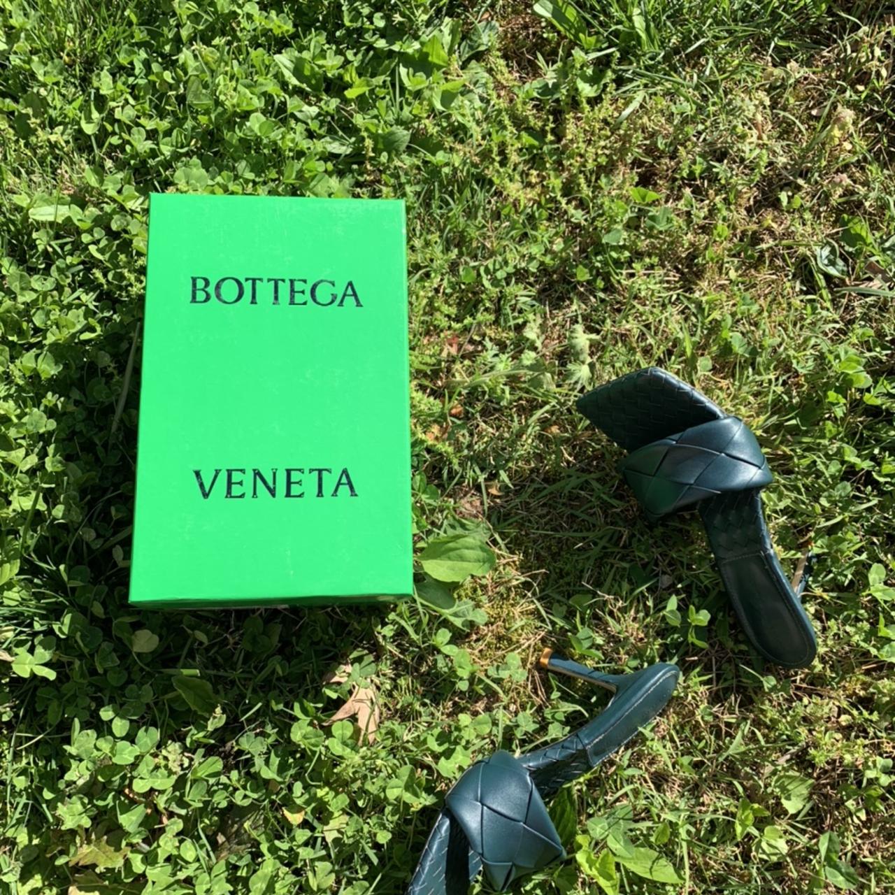 Bottega Veneta Women's Blue and Green Courts