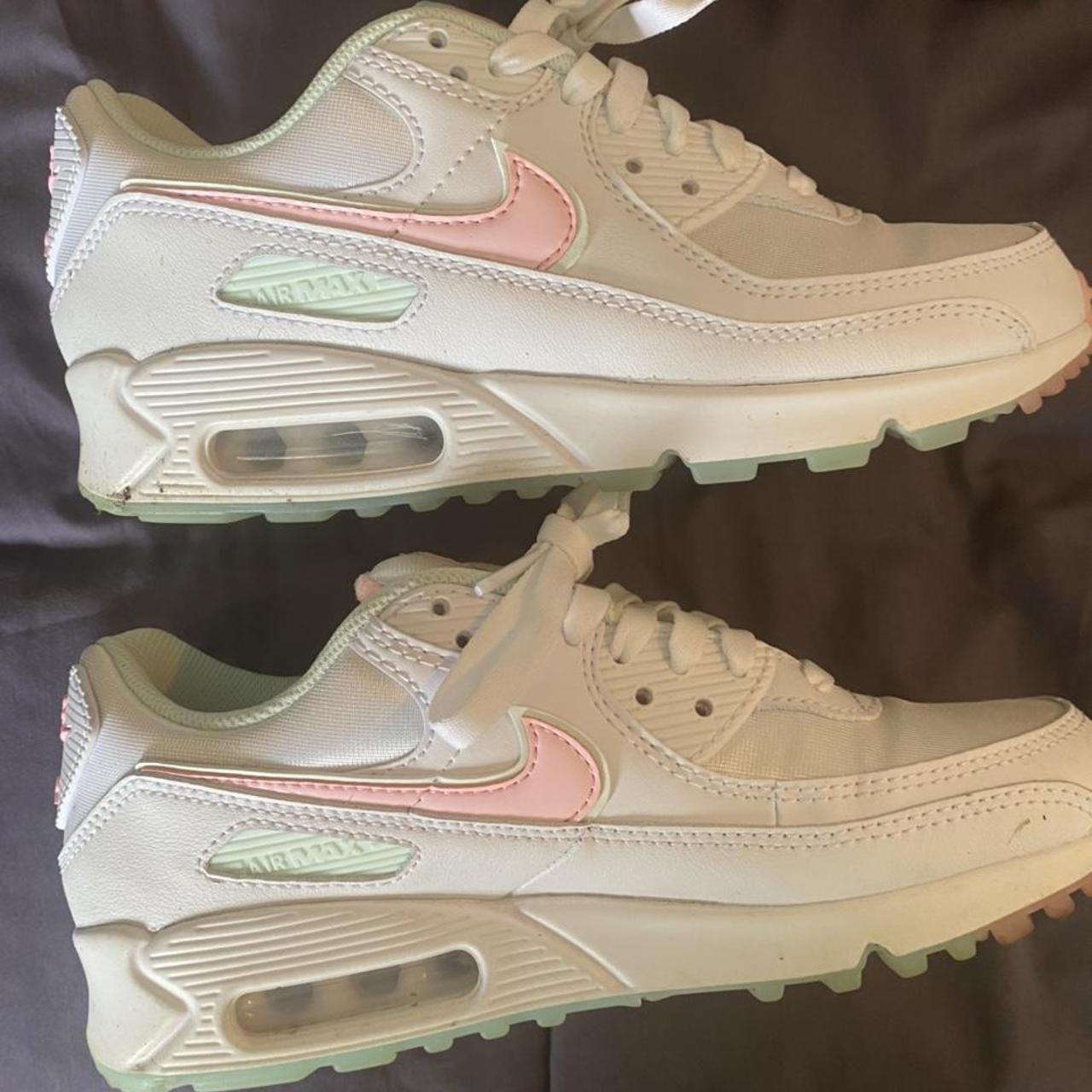 buy nike air max 90 essential