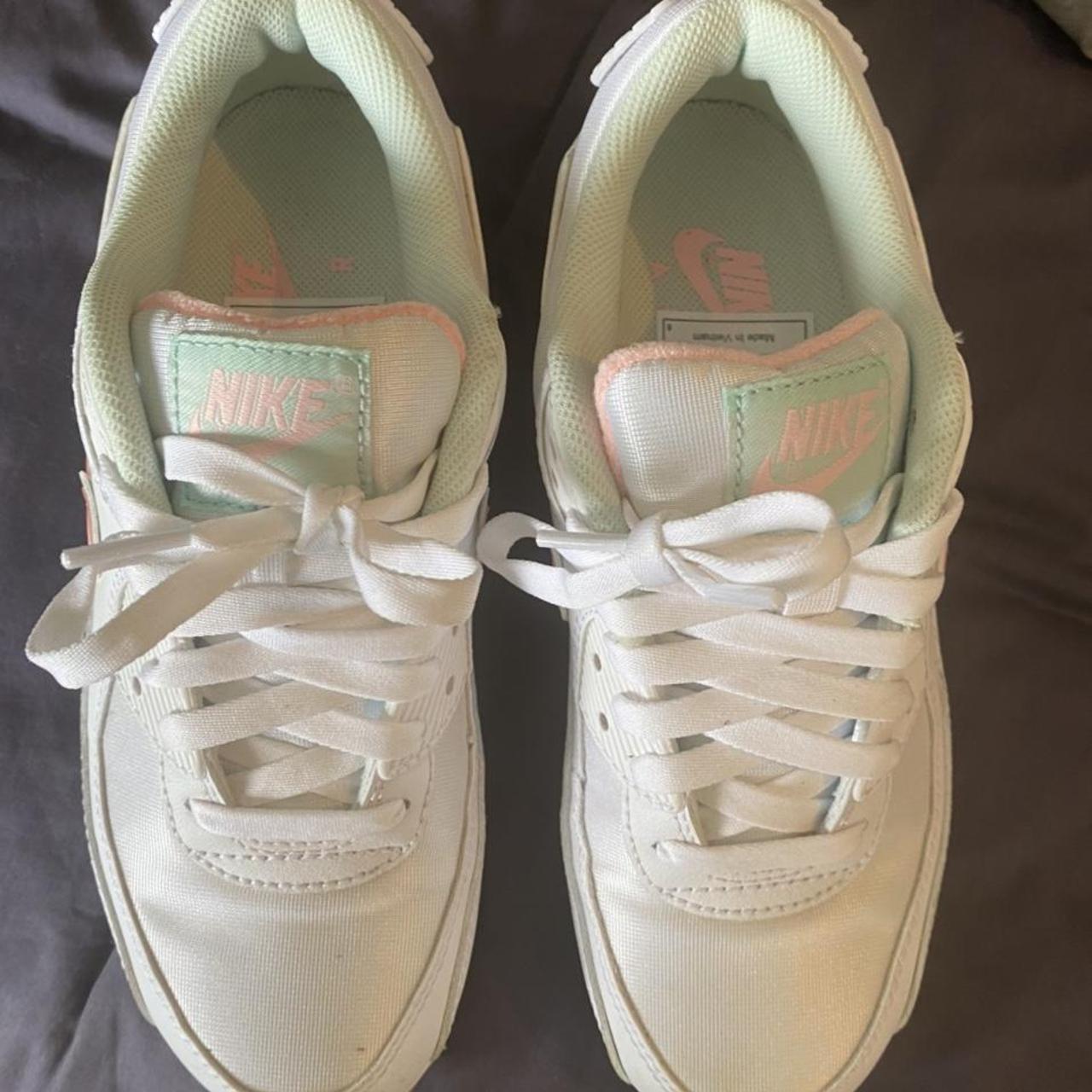 buy nike air max 90 essential