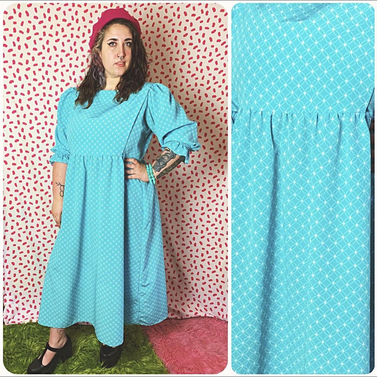 This gorgeous 1970’s plus size maxi is a very... - Depop