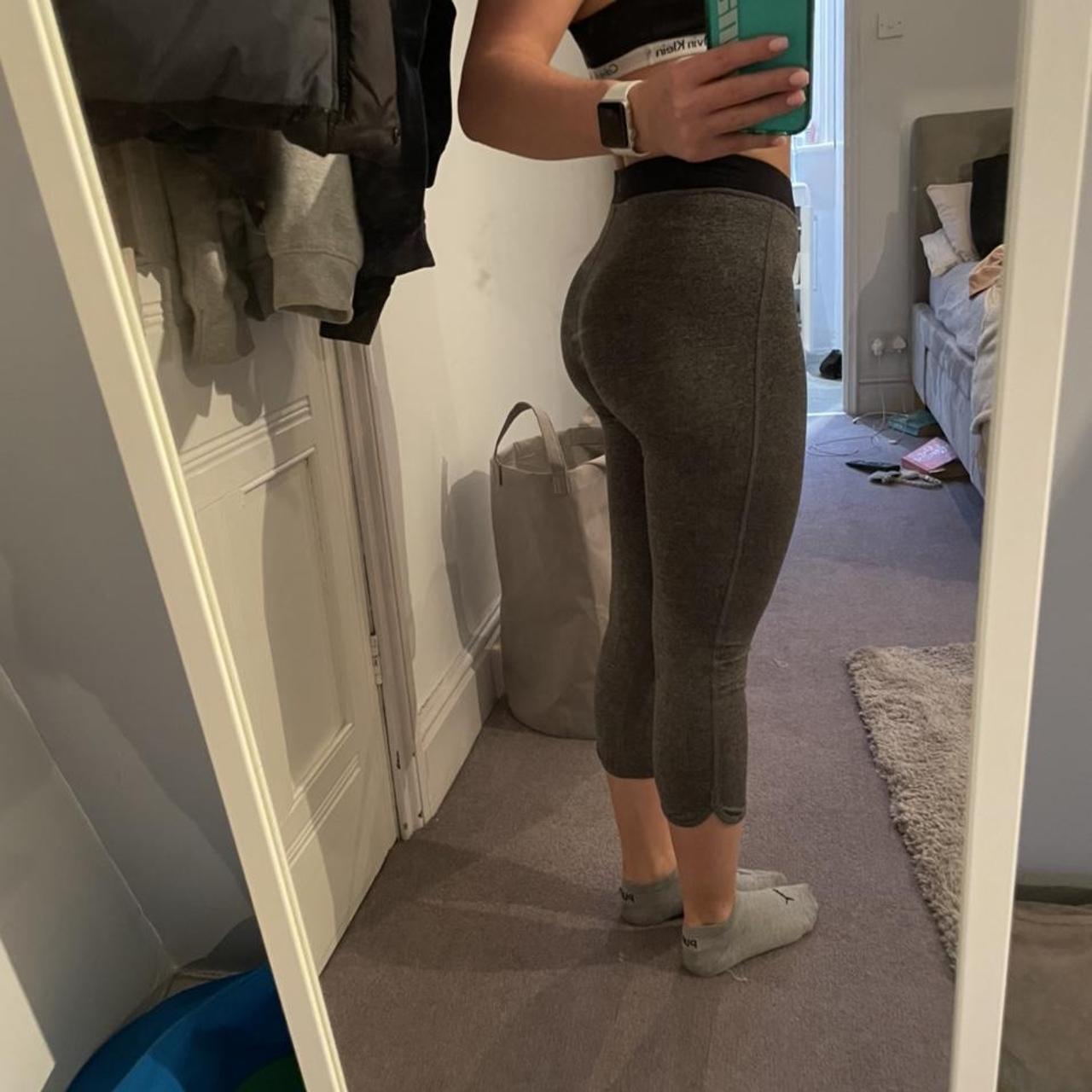 H&M 3/4 leggings. Not sure on size but fit a size... - Depop