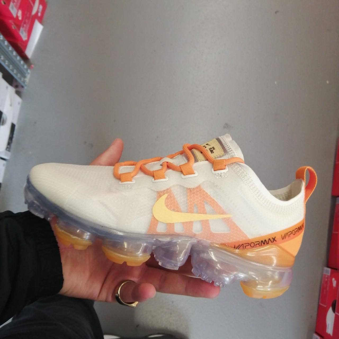 Air vapormax shop 2019 white orange