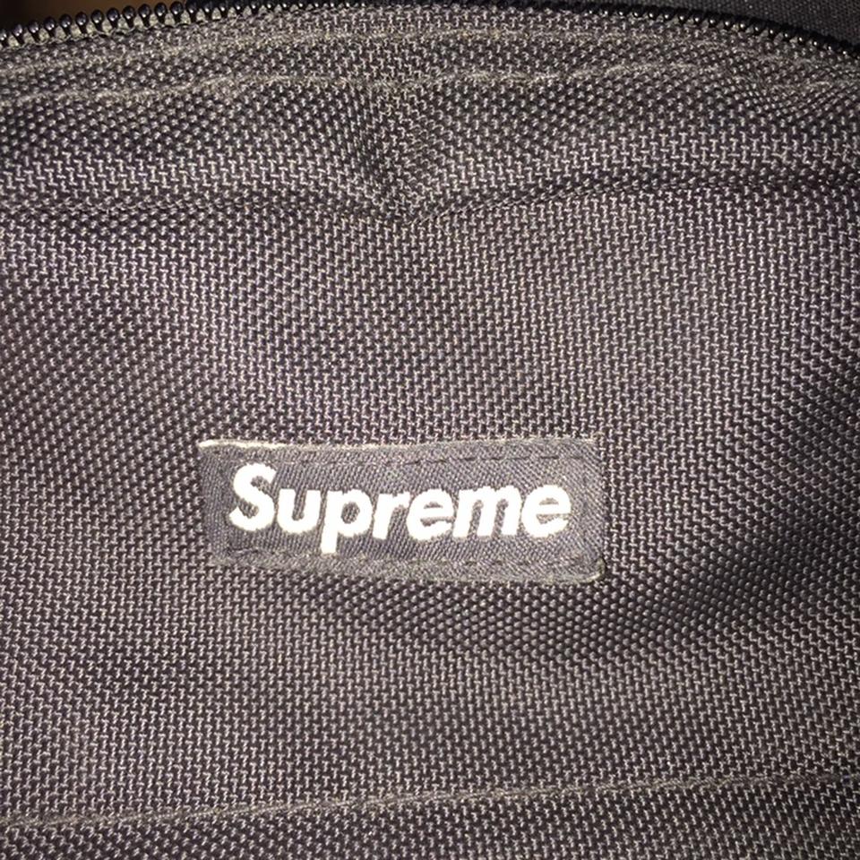 ✖️AUTHENTIC SUPREME SHOULDER BAG S18. BLACK AND - Depop