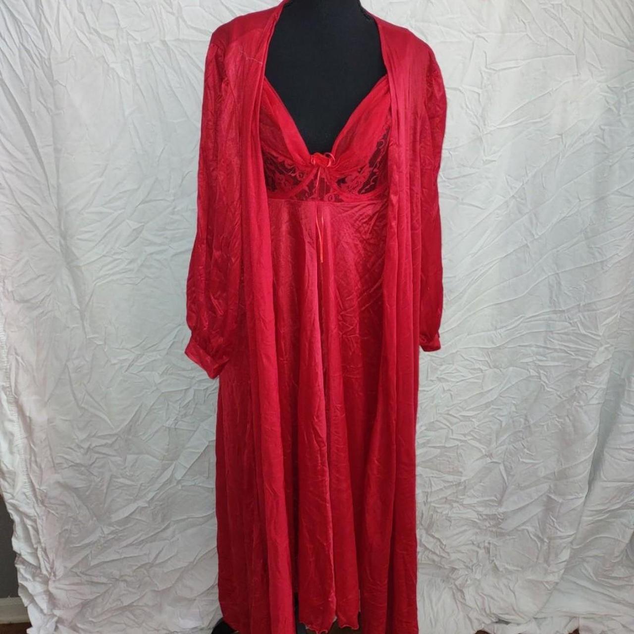 Product Image 1 - Red Vintage Vampire Gown

Beautiful vintage