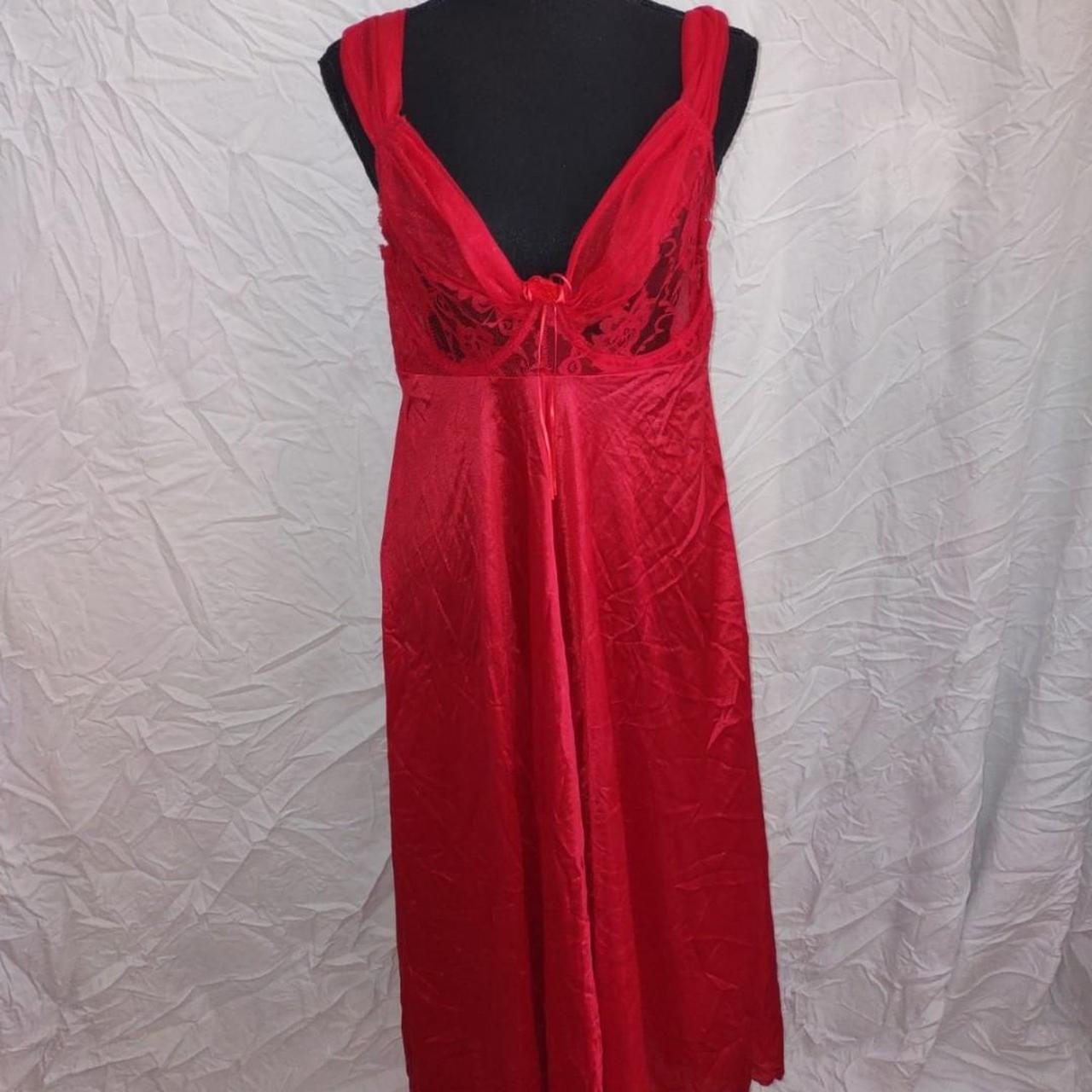 Product Image 2 - Red Vintage Vampire Gown

Beautiful vintage