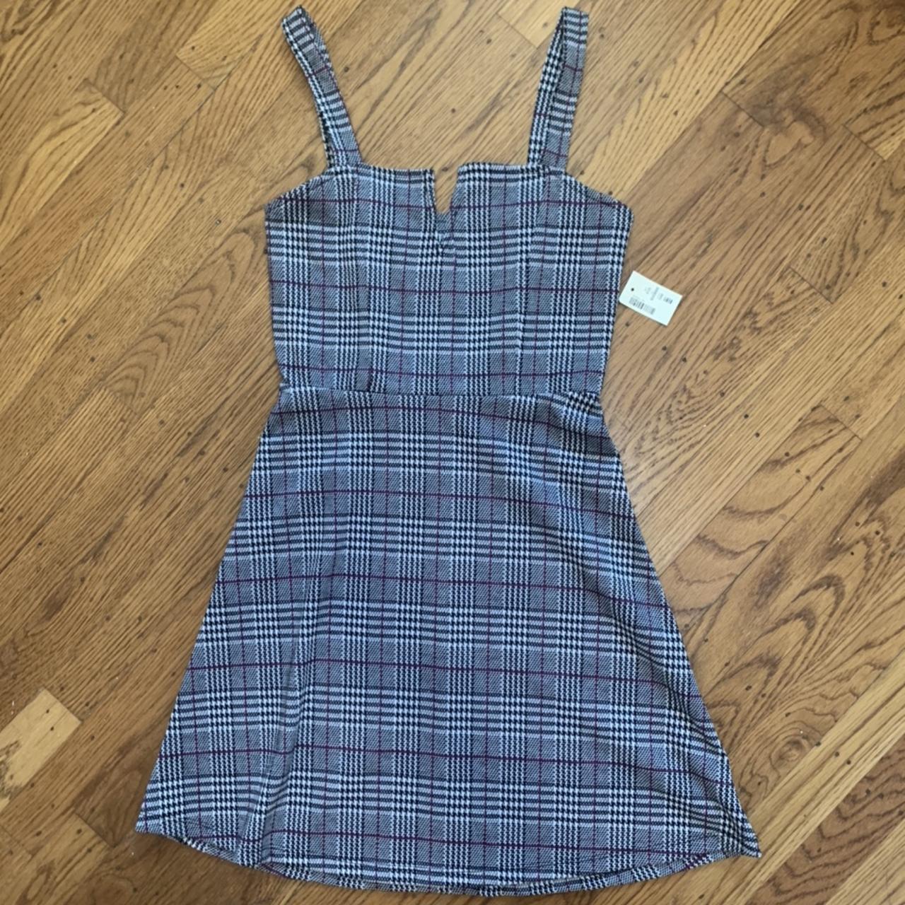 super cute plaid dress -cute v detail -black, grey,... - Depop