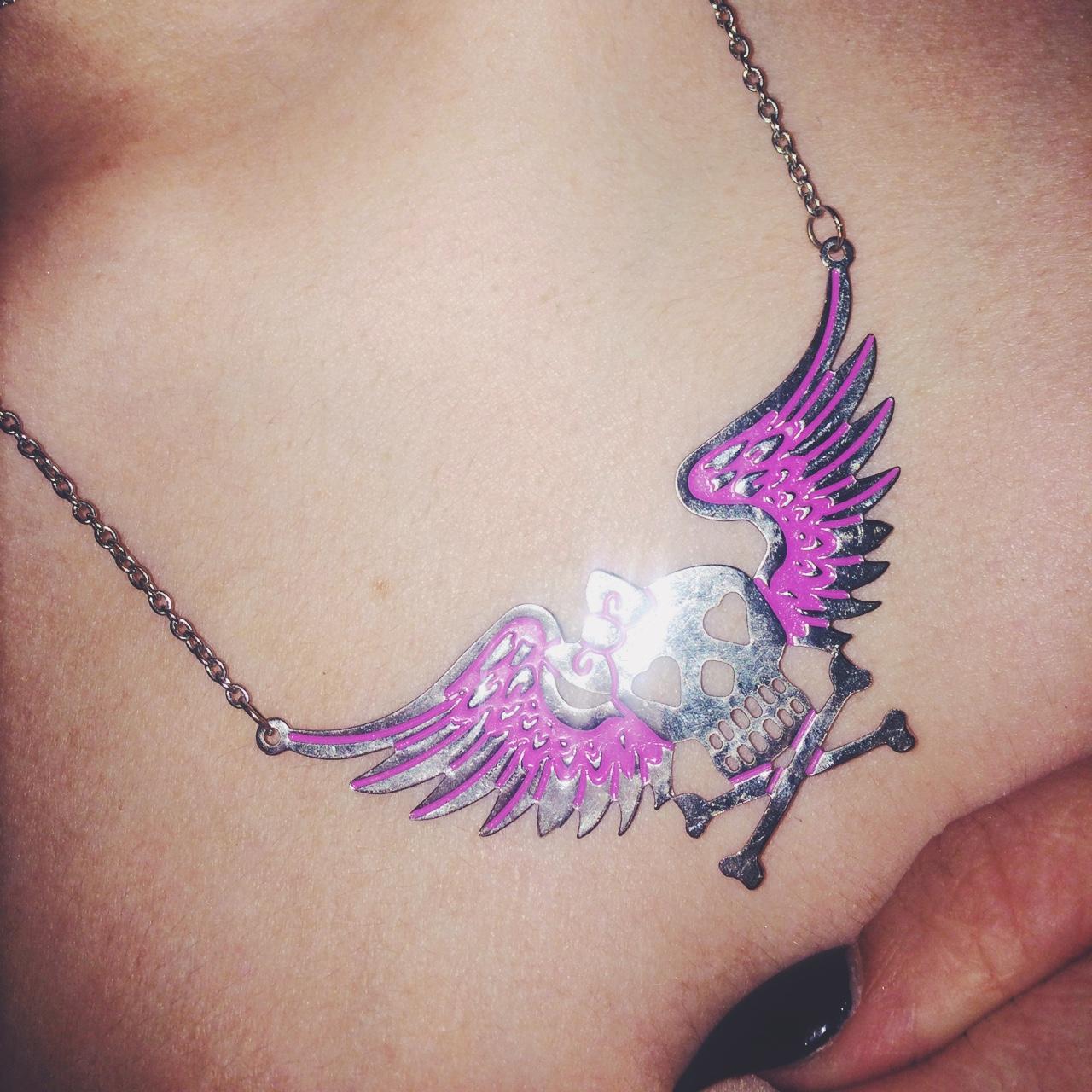 Abbey Dawn cute skull necklace! 💀🎀