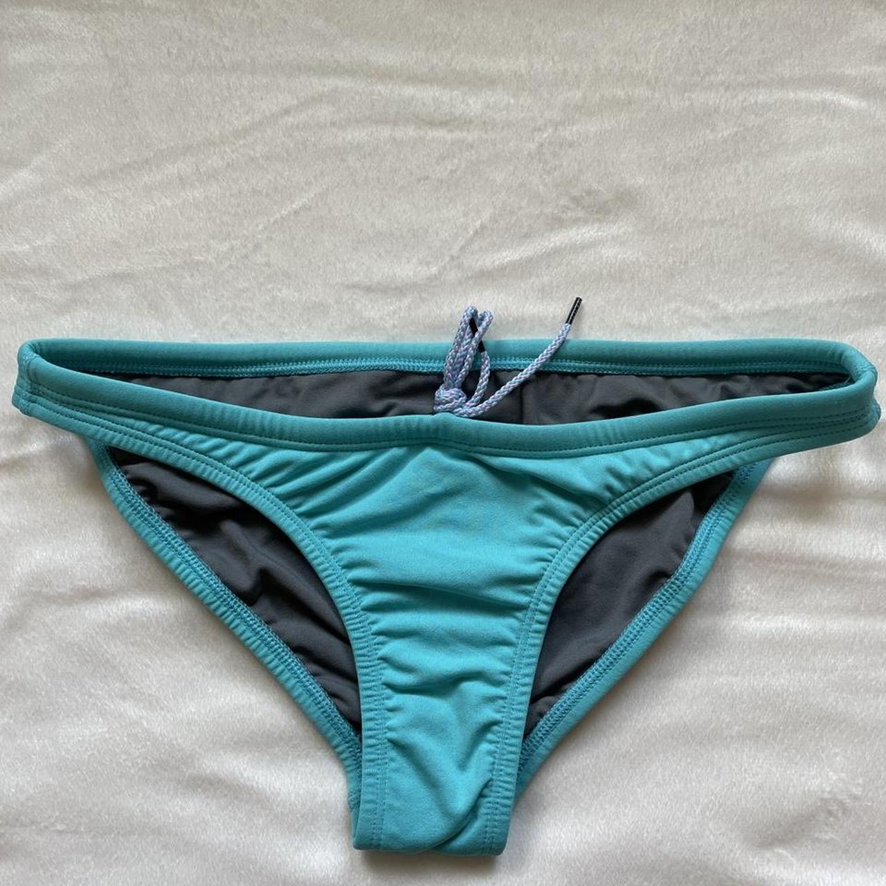 Jolyn bikini bottoms Size large but would fit a... - Depop