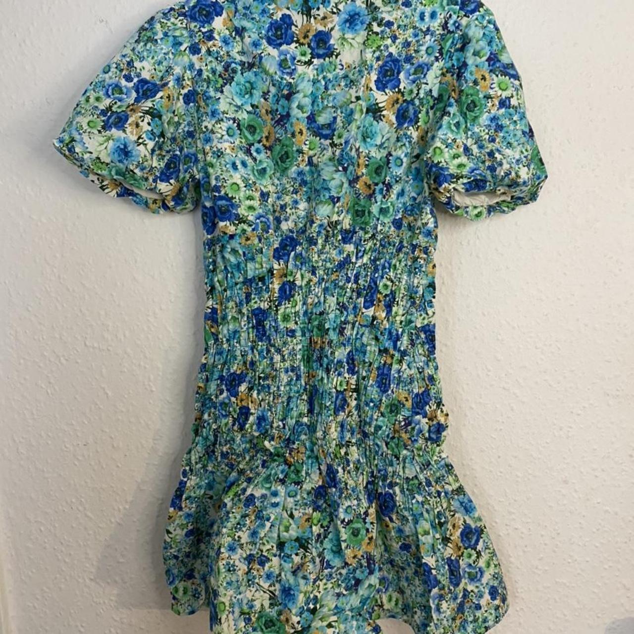 ZARA mini floral dress with strechy waist in size... - Depop