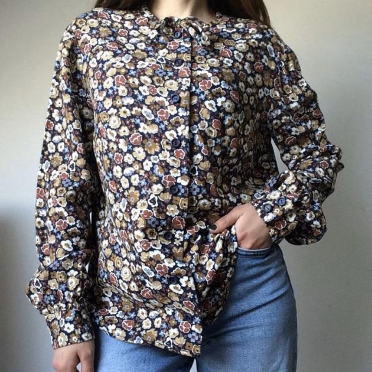 Lovely floral blouse with floral print. Made in... - Depop