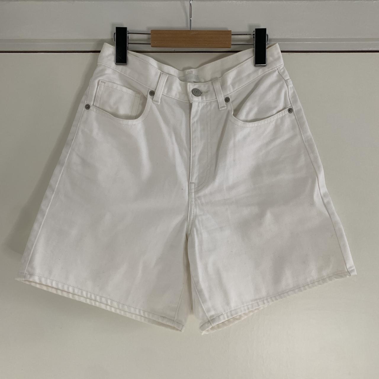 UNIQLO WHITE DENIM SHORTS . Waist 25inch /... - Depop