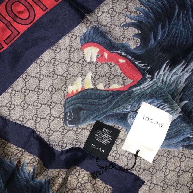 Gucci best sale wolf scarf