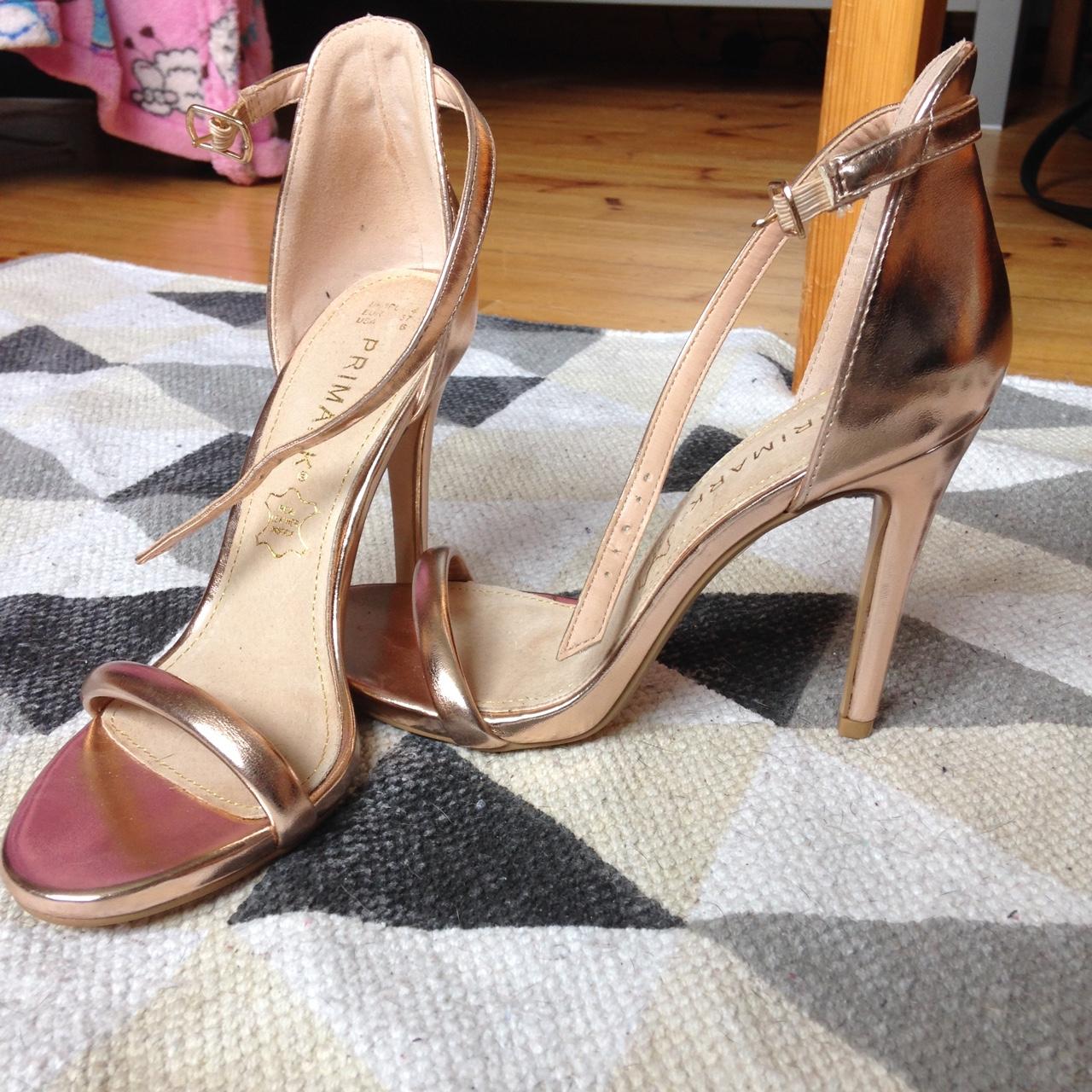 Metalic rose gold store heels