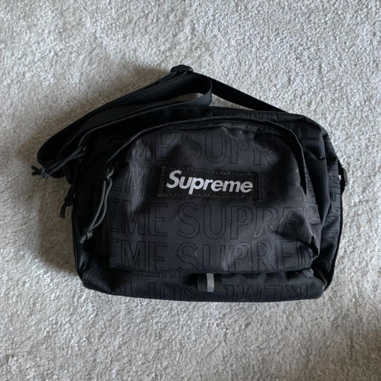 SUPREME CROSSBODY BAG USED A COUPLE TIMES IN VERY... - Depop