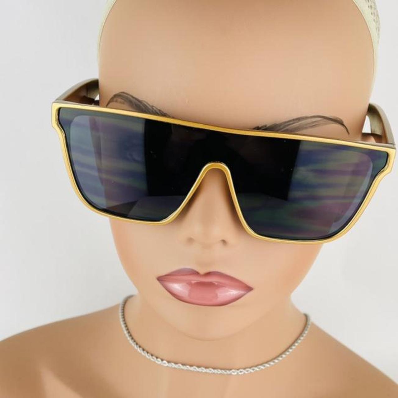 Product Image 2 - Gold frame and dark lenses#