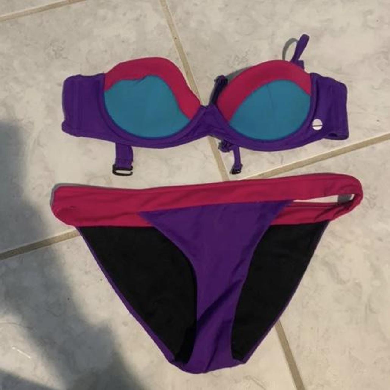 Retro looking swimsuit with beautiful vibrant colors... Depop