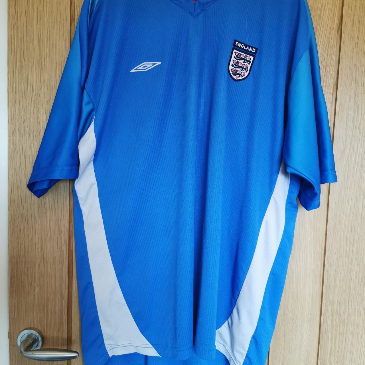 Lovely England training top by Umbro. Size is XL and... - Depop