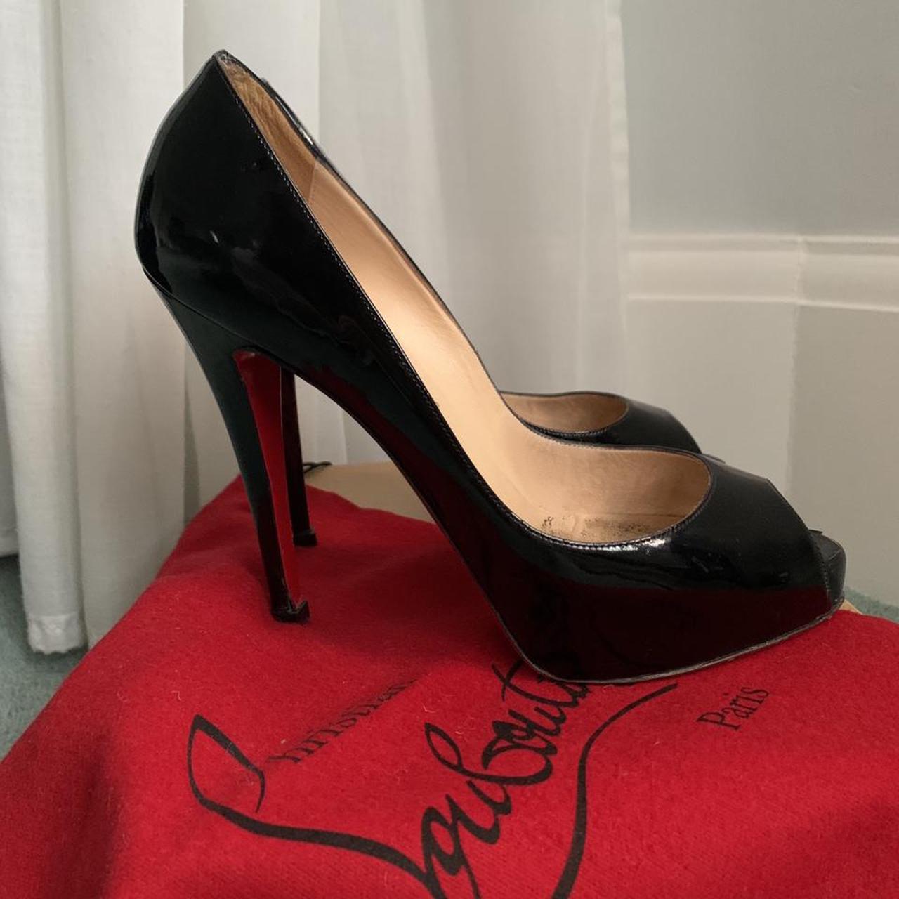 Christian Louboutin Women's Black and Red Courts | Depop