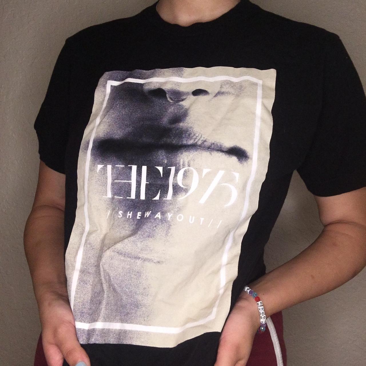 on-hold-she-way-out-the-1975-tee-the1975-depop