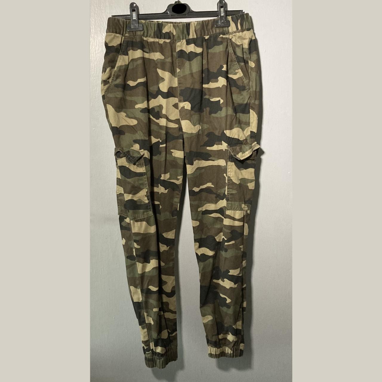 H&M Divided Camo cargo trousers with elasticated... - Depop