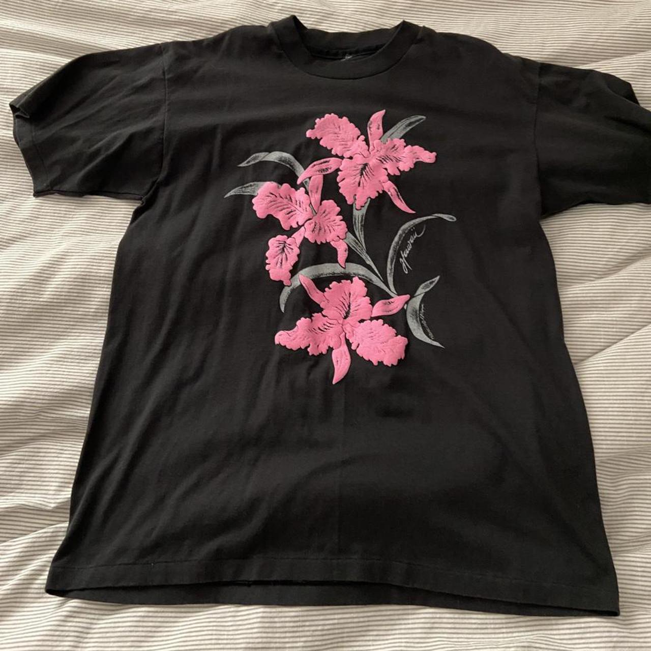 ~super cute vintage hawaiian flower t-shirt... - Depop