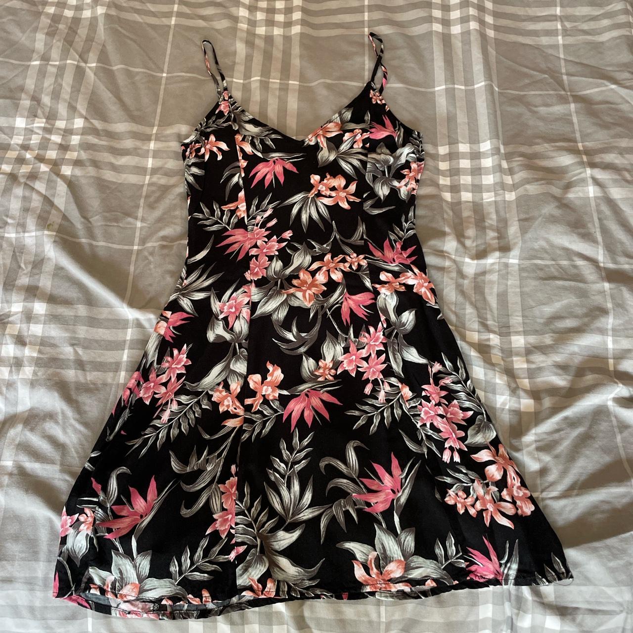 H&M floral print dress just above knee length Size... - Depop