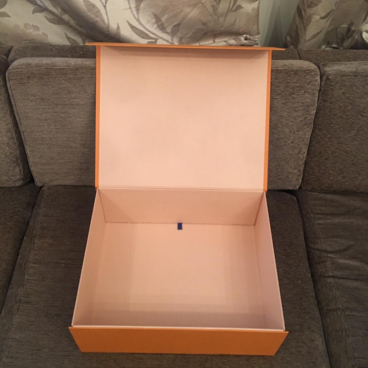 Like new Louis Vuitton medium sized box(empty) 14x10x5 - Depop
