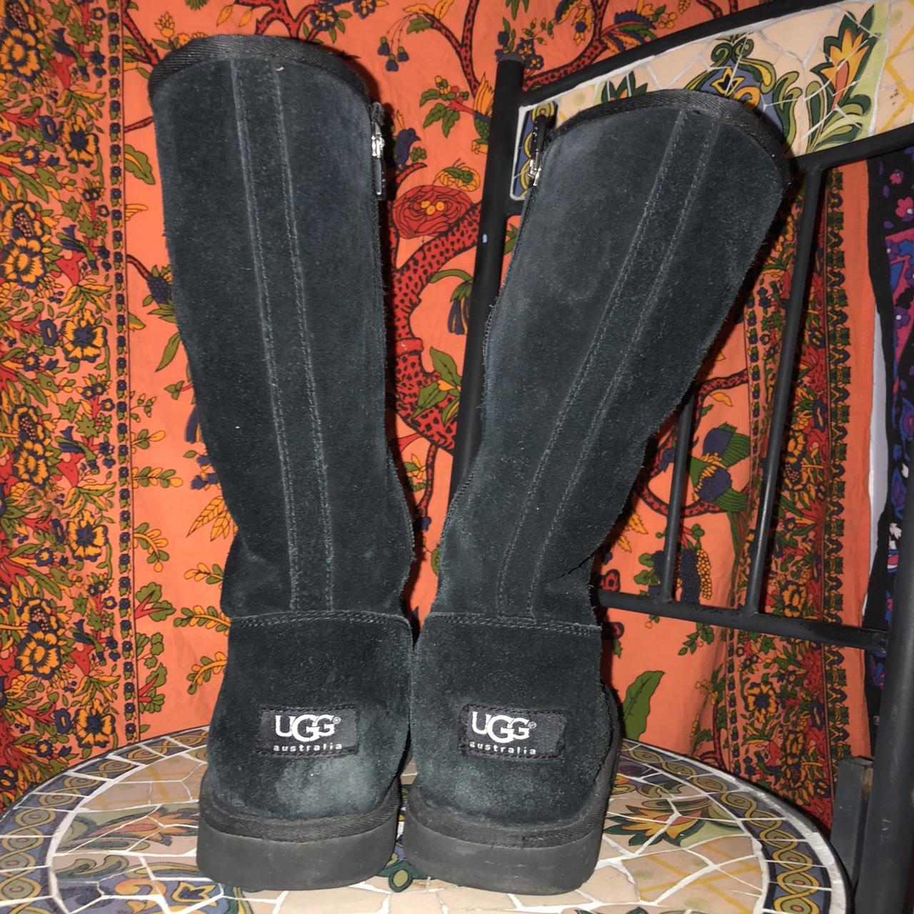 Black uggs 2024 size 4