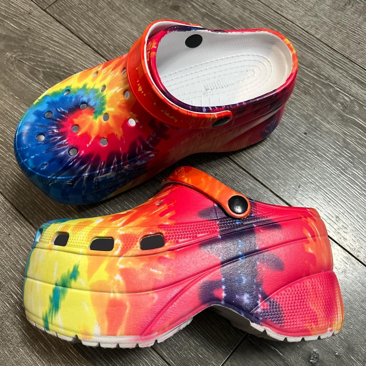 rainbow crocs platform