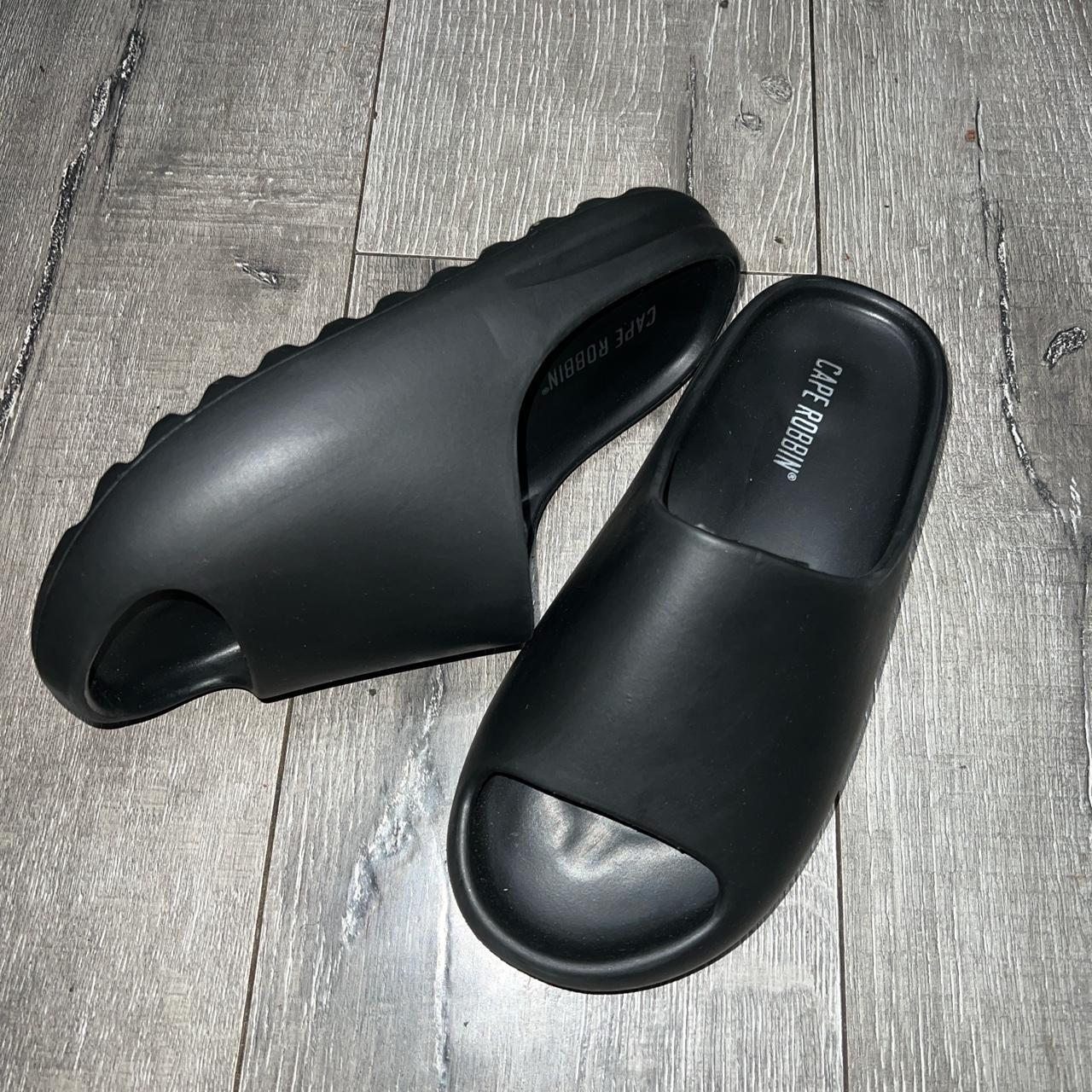 Cape Robbin Men's Black Slides (3)