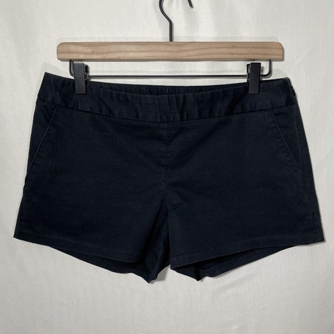 💫Basic black shorts with cuffed back pockets size 6... - Depop