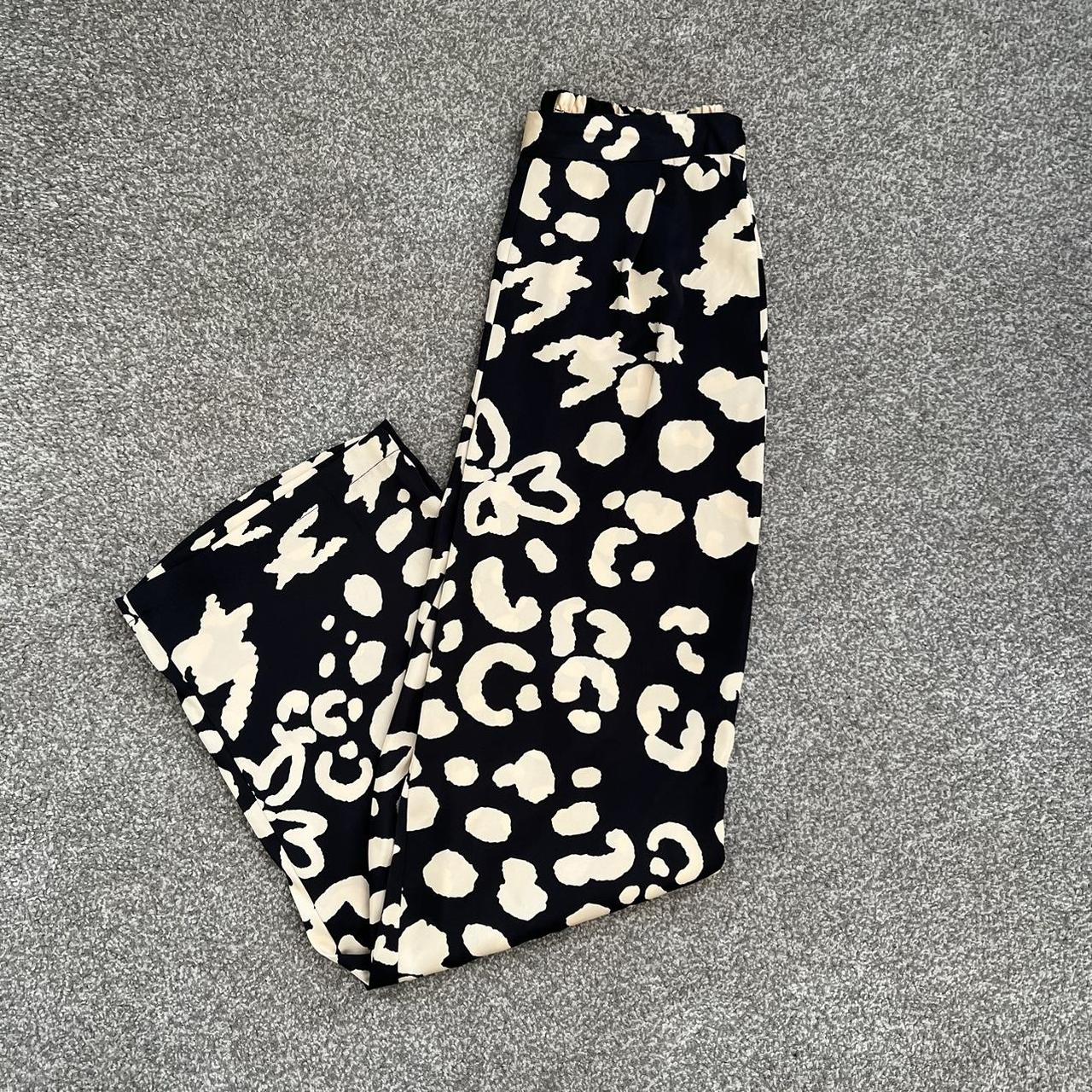 Primark Women's Black and Cream Trousers Depop