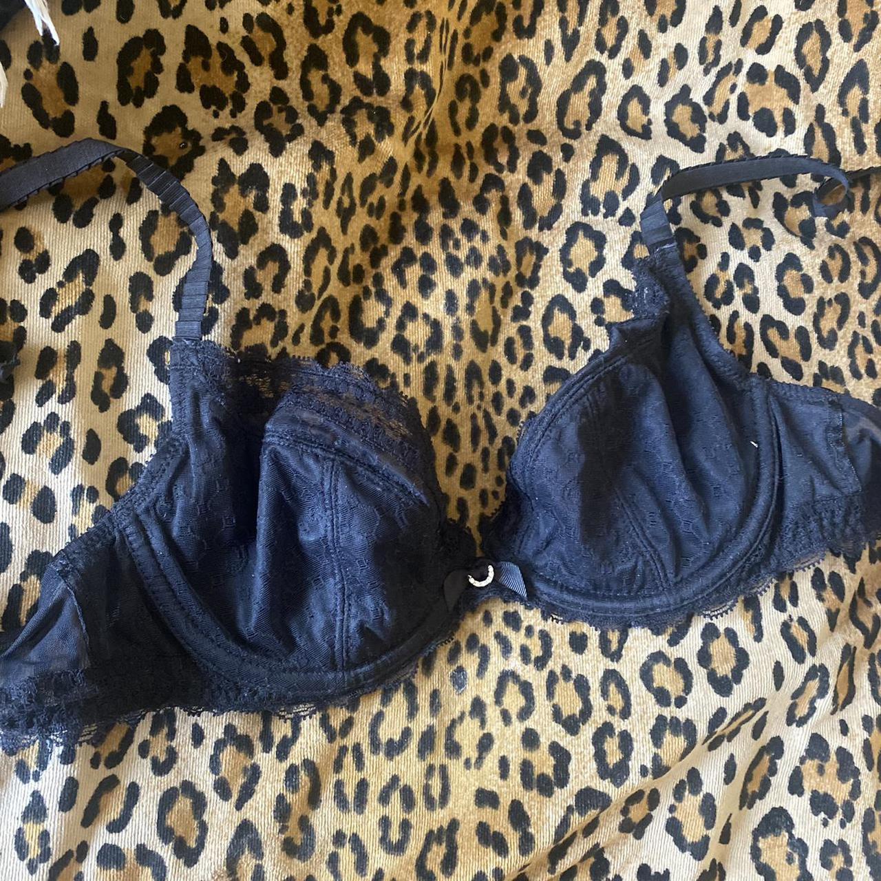 Chantelle Women's Black Bra | Depop