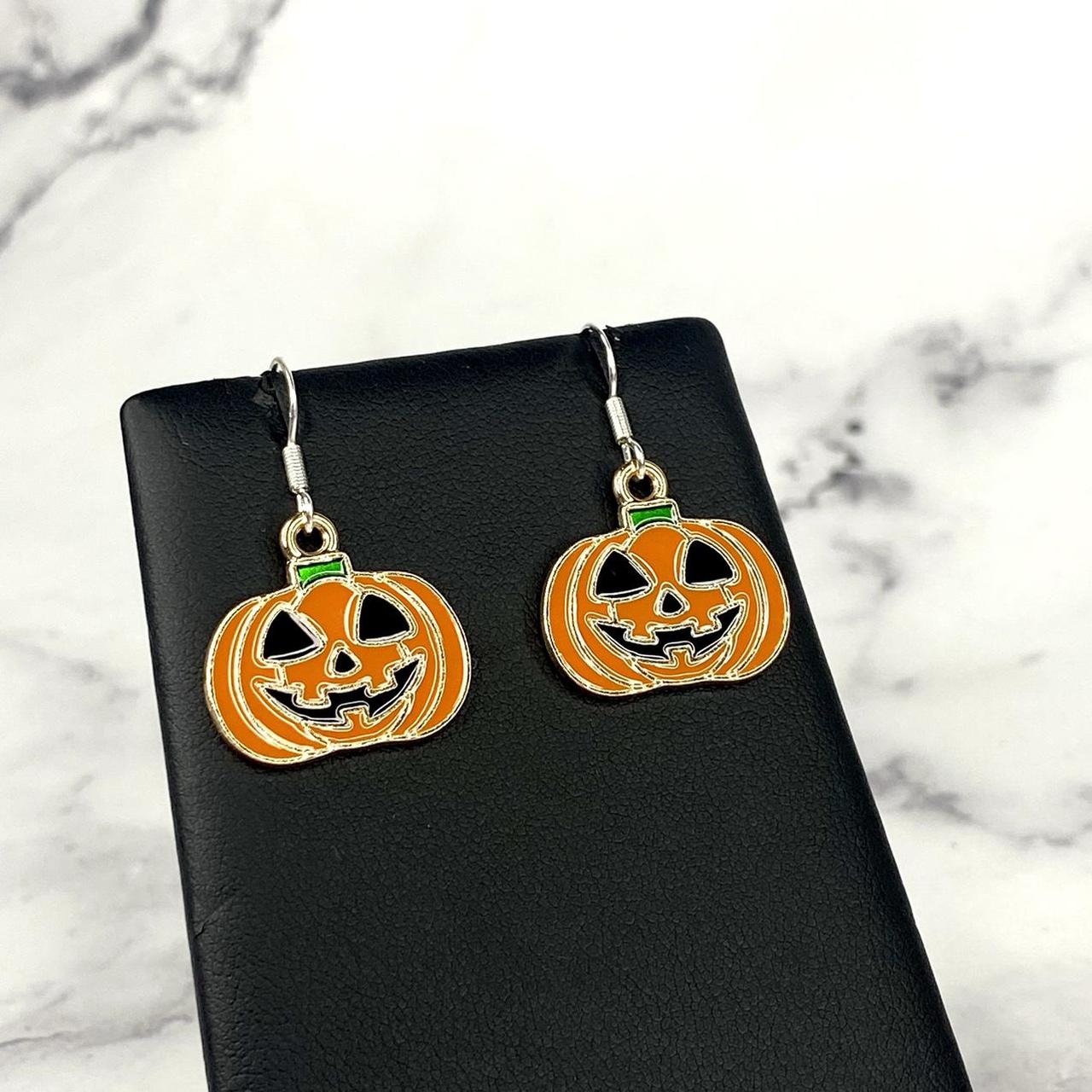 Spooky Pumpkin Heads Enamel Earrings 🎃 🖤🖤🖤 Instant - Depop